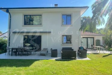 TRES BELLE MAISON FAMILIALE RENOVEE DE 230 m2 - AVEC GRAND JARDIN ARBORE