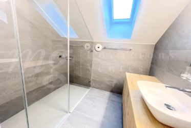 SUPERBE ET GRAND APPARTEMENT DE 102 m2 AVEC TERRASSE - LAC