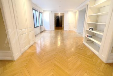 SUPERBE APPARTEMENT HAUSSMANIEN DE 11 PIECES - 415 M2 - EN VIEILLE VILLE AVEC STUDIO INDEPENDANT