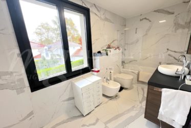 TRES BELLE MAISON FAMILIALE RENOVEE DE 230 m2 - AVEC GRAND JARDIN ARBORE