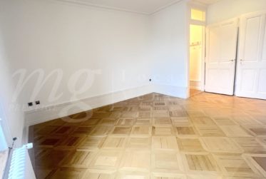 SUPERBE APPARTEMENT HAUSSMANIEN DE 11 PIECES - 415 M2 - EN VIEILLE VILLE AVEC STUDIO INDEPENDANT