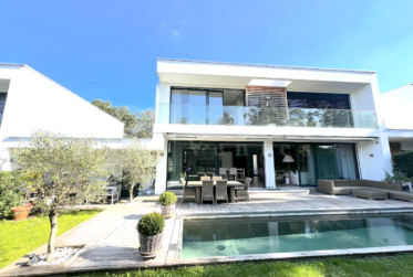 SUPERBE MAISON CONTEMPORAINE DE 7 PIECES AVEC JARDIN ET PISCINE