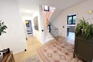 TRES BELLE MAISON FAMILIALE RENOVEE DE 230 m2 - AVEC GRAND JARDIN ARBORE