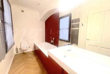 SUPERBE APPARTEMENT HAUSSMANIEN DE 11 PIECES - 415 M2 - EN VIEILLE VILLE AVEC STUDIO INDEPENDANT