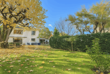 TRES BELLE MAISON FAMILIALE RENOVEE DE 230 m2 - AVEC GRAND JARDIN ARBORE