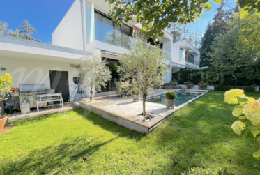 SUPERBE MAISON CONTEMPORAINE DE 7 PIECES AVEC JARDIN ET PISCINE