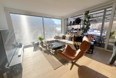 BELLE MAISON CONTEMPORAINE, JUMELLE D'ANGLE DE 200 m2 AVEC JARDIN CLOTURE