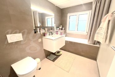 SUPERBE MAISON CONTEMPORAINE DE 7 PIECES AVEC JARDIN ET PISCINE