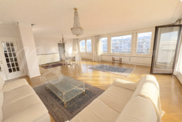 GRAND APPARTEMENT DE 6 PIECES AVEC BELLE VUE PANORAMIQUE SUR LA VILLE ET LES MONTAGNES
