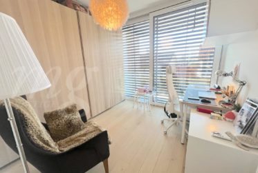 BELLE MAISON CONTEMPORAINE, JUMELLE D'ANGLE DE 200 m2 AVEC JARDIN CLOTURE