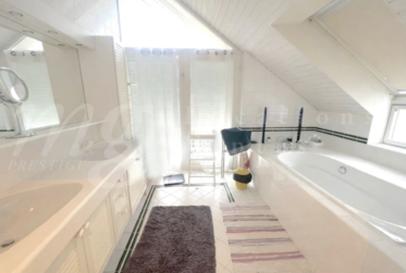 GRANDE MAISON INDIVIDUELLE FAMILIALE DE 300 m2 A COLLONGE-BELLERIVE