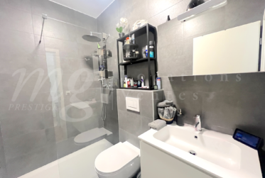 BELLE MAISON CONTEMPORAINE, JUMELLE D'ANGLE DE 200 m2 AVEC JARDIN CLOTURE