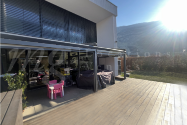 BELLE MAISON CONTEMPORAINE, JUMELLE D'ANGLE DE 200 m2 AVEC JARDIN CLOTURE