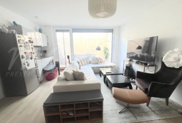 BELLE MAISON CONTEMPORAINE, JUMELLE D'ANGLE DE 200 m2 AVEC JARDIN CLOTURE