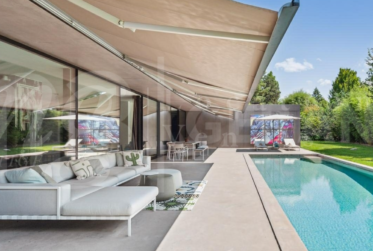 SUPERBE MAISON CONTEMPORAINE MEUBLEE DE 10 PIECES AVEC PISCINE - HAUT DE GAMME -