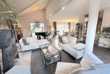 TRES BELLE MAISON INDIVIDUELLE DE 250 m2 hab AVEC GRAND JARDIN DE 1100 m2