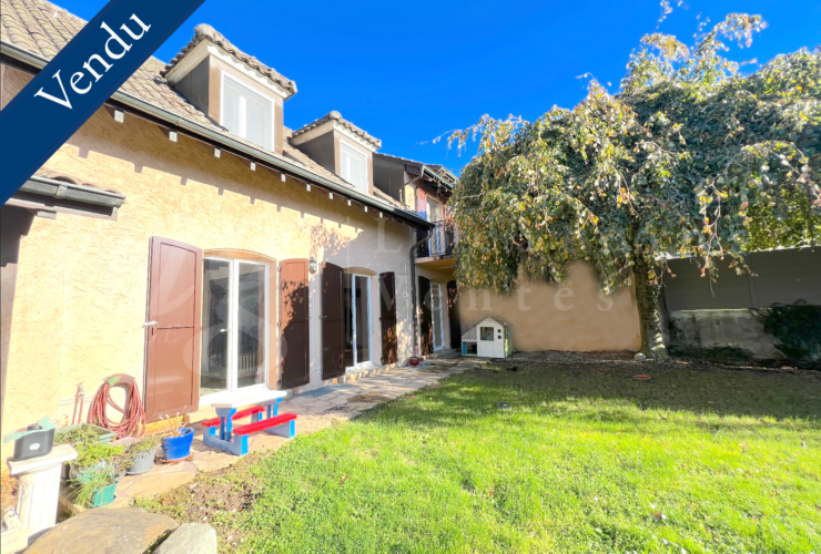 TRES GRANDE MAISON FAMILIALE DE 300 m2 utiles AVEC JARDIN - 5 chambres - Piscine