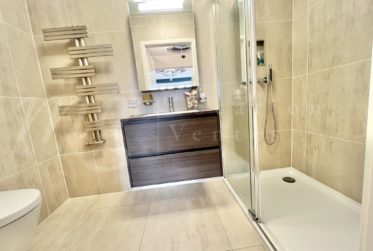 TRES BELLE MAISON VILLAGEOISE - RENOVEE MODERNE - DE 10 PIECES - 300 m2 hab -