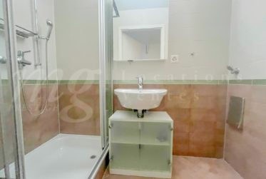 TRES BEL APPARTEMENT DE 7 PIECES AVEC JARDIN PRIVATIF DE 340 m2 - Idéal pour une famille avec 4 chambres à coucher