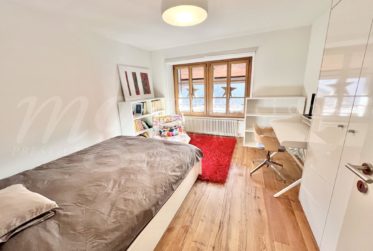 TRES BELLE MAISON VILLAGEOISE - RENOVEE MODERNE - DE 10 PIECES - 300 m2 hab -