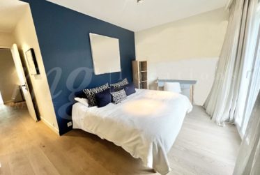 PROCHE VILLAGE ! SUPERBE APPARTEMENT DE 250 m2 AVEC LARGE TERRASSE ET VUE DEGAGEE