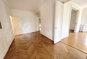 SUPERBE APPARTEMENT HAUSSMANNIEN DE 10 PIECES - 260 m2 - proche Eglise Russe