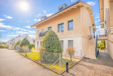 TRES BEL APPARTEMENT DE 7 PIECES AVEC JARDIN PRIVATIF DE 340 m2 - Idéal pour une famille avec 4 chambres à coucher