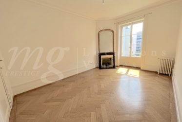 SUPERBE APPARTEMENT HAUSSMANNIEN DE 10 PIECES - 260 m2 - proche Eglise Russe
