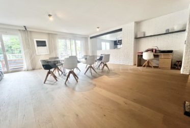 PROCHE VILLAGE ! SUPERBE APPARTEMENT DE 250 m2 AVEC LARGE TERRASSE ET VUE DEGAGEE