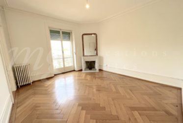 SUPERBE APPARTEMENT HAUSSMANNIEN DE 10 PIECES - 260 m2 - proche Eglise Russe