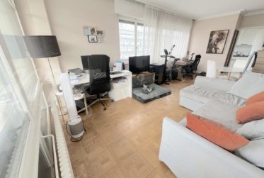 APPARTEMENT DE 2.5 PIECES AVEC GRAND BALCON