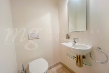 TRES BEL APPARTEMENT DE 7 PIECES AVEC JARDIN PRIVATIF DE 340 m2 - Idéal pour une famille avec 4 chambres à coucher