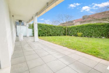 TRES BEL APPARTEMENT DE 7 PIECES AVEC JARDIN PRIVATIF DE 340 m2 - Idéal pour une famille avec 4 chambres à coucher