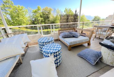 PROCHE VILLAGE ! SUPERBE APPARTEMENT DE 250 m2 AVEC LARGE TERRASSE ET VUE DEGAGEE