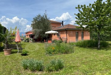 TRES BELLE MAISON INDIVIDUELLE DE 250 m2 hab AVEC GRAND JARDIN DE 1100 m2
