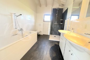 SUPERBE MAISON INDIVIDUELLE DE 250 m2 hab - RAVISSANT JARDIN CLOTUREE - ARBORISE - ET CALME DE 1100 m2