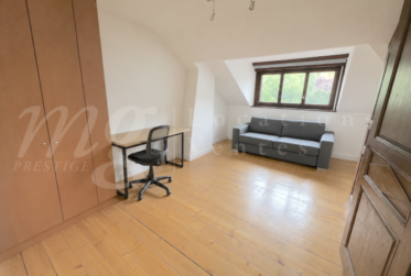 TRES GRAND APPARTEMENT FAMILIAL 8 PIECES AVEC JARDIN - VUE PARTIELLE LAC