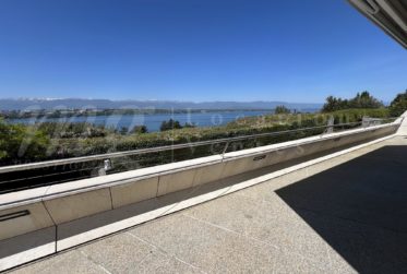 VUE PANORAMIQUE A 180° SUR LE LAC - MAISON MODERNE DE 400 m2 hab - PISCINE - ASCENSEUR