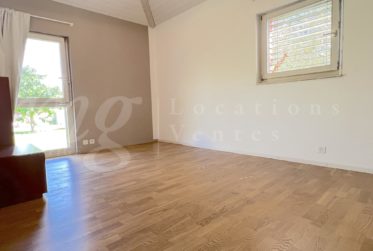 SUPERBE MAISON INDIVIDUELLE DE 250 m2 hab - RAVISSANT JARDIN CLOTUREE - ARBORISE - ET CALME DE 1100 m2