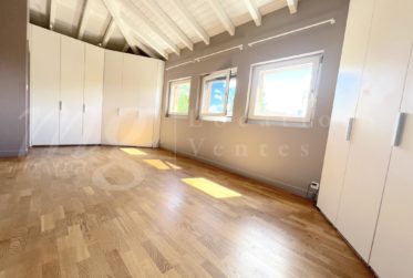 SUPERBE MAISON INDIVIDUELLE DE 250 m2 hab - RAVISSANT JARDIN CLOTUREE - ARBORISE - ET CALME DE 1100 m2