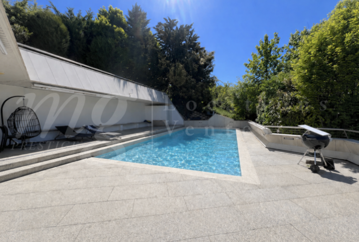 MAISON MODERNE DE 400 m2 hab - VUE PANORAMIQUE A 180° SUR LE LAC - PISCINE - ASCENSEUR