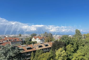 GRAND APPARTEMENT DE 6 PIECES - 180 m2 - AVEC BELLE VUE PANORAMIQUE SUR LA VILLE ET LES MONTAGNES