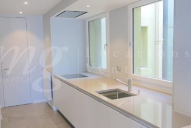 SUPERBE ATTIQUE DE 170 m2 AVEC VUE SUR LE DEGAGEE SUR LE LAC