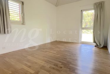 SUPERBE MAISON INDIVIDUELLE DE 250 m2 hab - RAVISSANT JARDIN CLOTUREE - ARBORISE - ET CALME DE 1100 m2