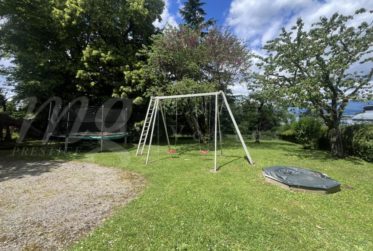 TRES GRAND APPARTEMENT FAMILIAL 8 PIECES AVEC JARDIN - VUE PARTIELLE LAC
