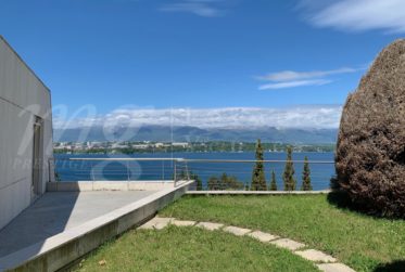 VUE PANORAMIQUE A 180° SUR LE LAC - MAISON MODERNE DE 400 m2 hab - PISCINE - ASCENSEUR