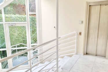 VUE PANORAMIQUE A 180° SUR LE LAC - MAISON MODERNE DE 400 m2 hab - PISCINE - ASCENSEUR