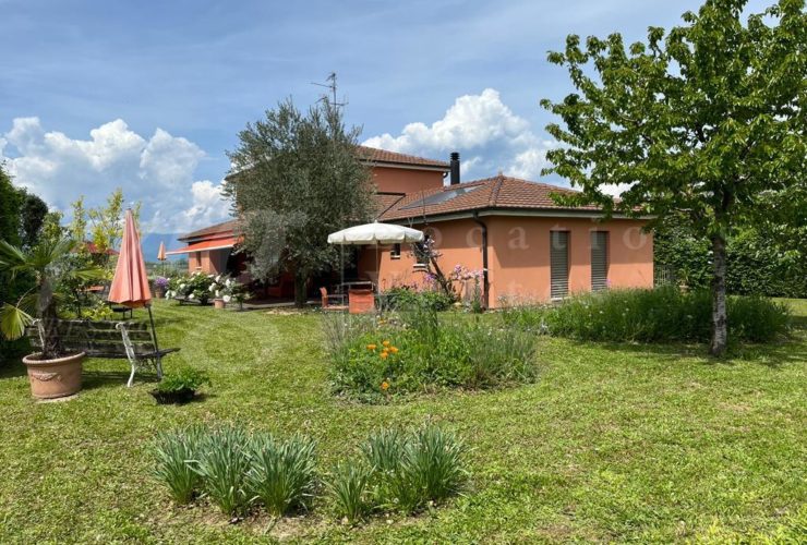 GRANDE MAISON INDIVIDUELLE FAMILIALE DE 250 m2 hab - RAVISSANT JARDIN CLOTUREE DE 1000 m2 - Calme
