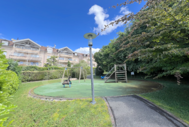 SUPERBE APPARTEMENT DE 7 PIECES DE 250 m2 AVEC LARGE TERRASSE -+ 3 BALCONS ET VUE DEGAGEE