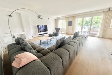SUPERBE APPARTEMENT DE 7 PIECES DE 250 m2 AVEC LARGE TERRASSE -+ 3 BALCONS ET VUE DEGAGEE